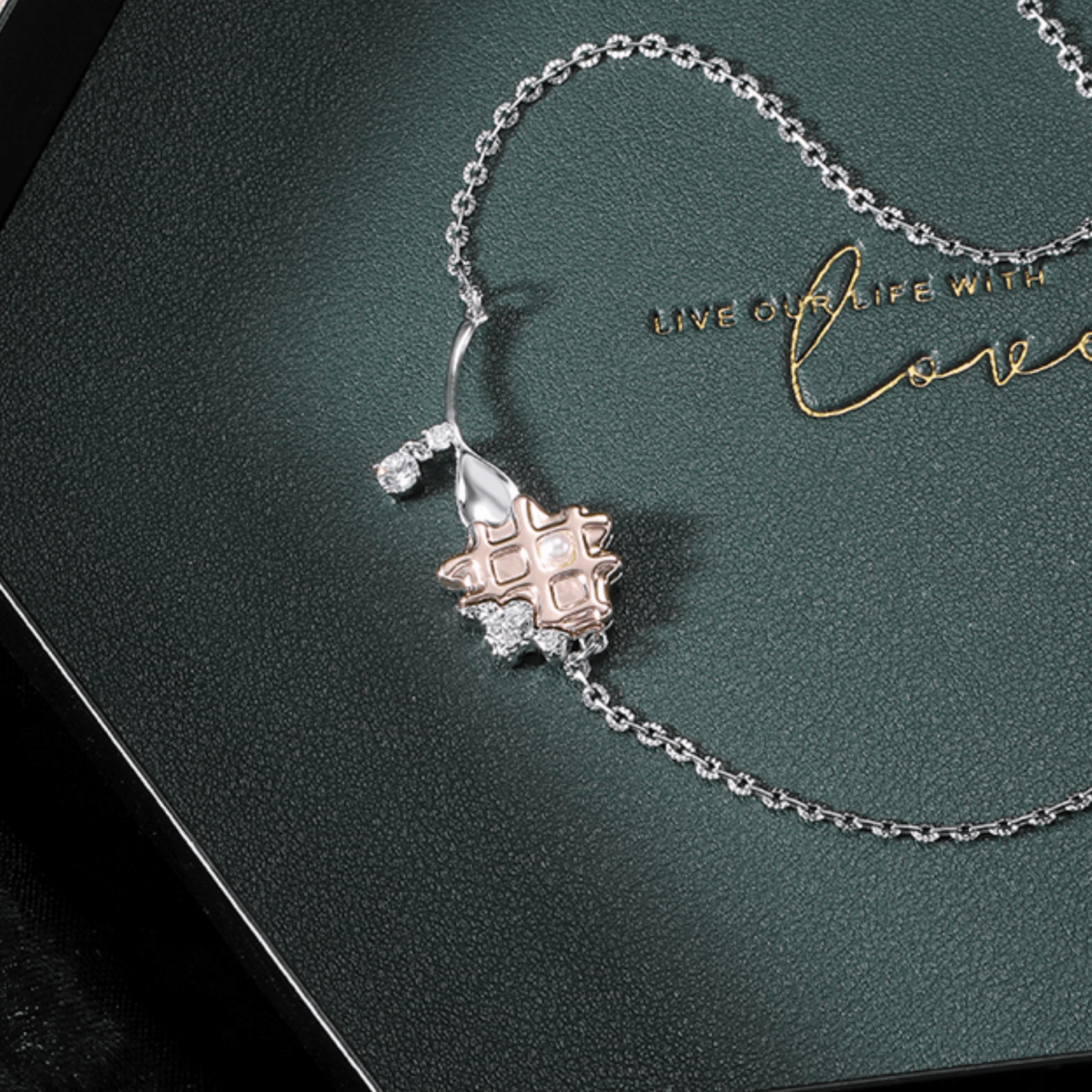 Rose Gold Waffle Necklace - Enola&SHEPersonalized NecklacePersonalized NecklacePersonalized NecklaceRose Gold Waffle Necklace